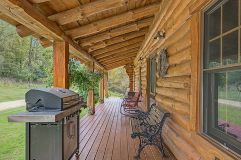 96.25-Acre Log Home, Pasture & Recreational Estate in Grant Cty