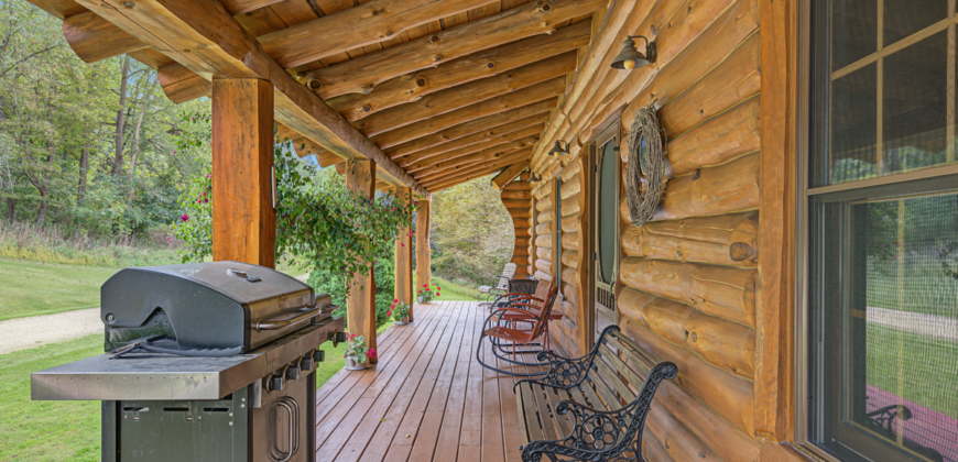 96.25-Acre Log Home, Pasture & Recreational Estate in Grant Cty