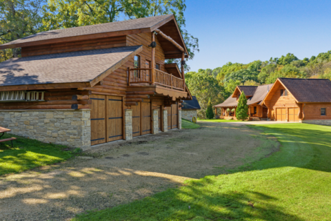 96.25-Acre Log Home, Pasture & Recreational Estate in Grant Cty