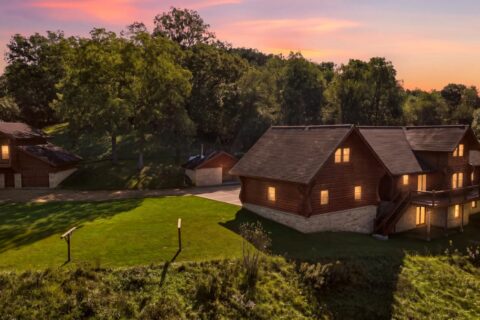 96.25-Acre Log Home, Pasture & Recreational Estate in Grant Cty