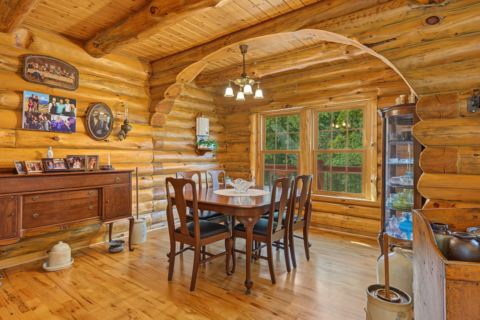 96.25-Acre Log Home, Pasture & Recreational Estate in Grant Cty