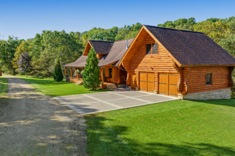 96.25-Acre Log Home, Pasture & Recreational Estate in Grant Cty