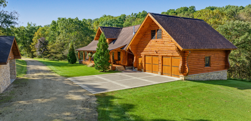 96.25-Acre Log Home, Pasture & Recreational Estate in Grant Cty
