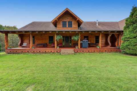 96.25-Acre Log Home, Pasture & Recreational Estate in Grant Cty