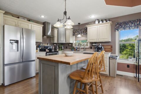 Beautiful Hobby Farm in West Plains, Howell County Missouri