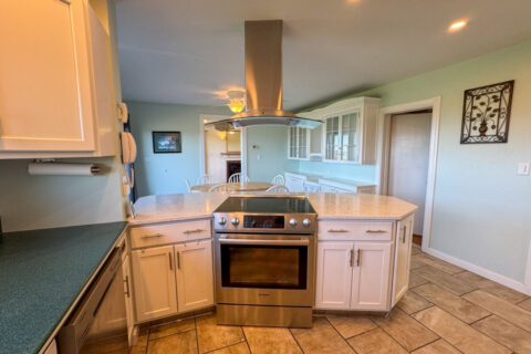Charming Cape Cod Home with Bay Views on 9.24 Acres in Lubec, Mai