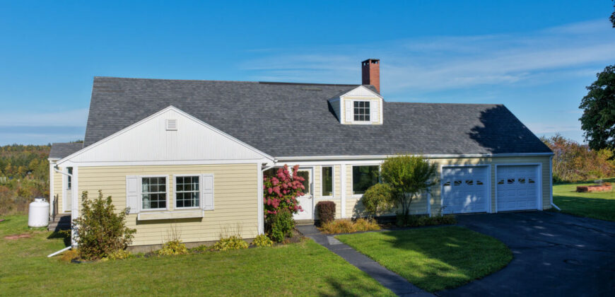 Charming Cape Cod Home with Bay Views on 9.24 Acres in Lubec, Mai