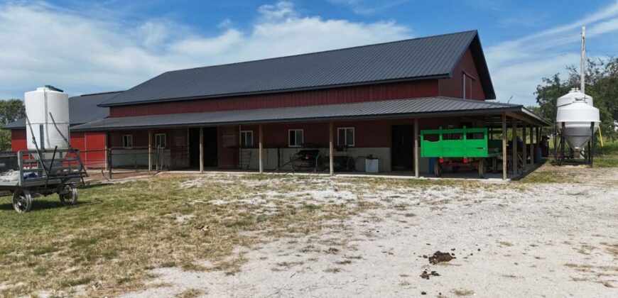 La Plata MO Country Home, 10 Acres, 5-Bedroom Home, Guest House