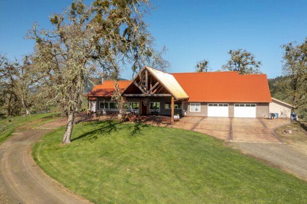 Umpqua Valley Equestrian Vineyard With Expansion Potential