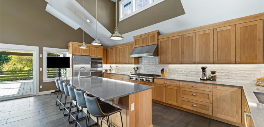 Stunning Farm set on 43 acres, plantable acreage